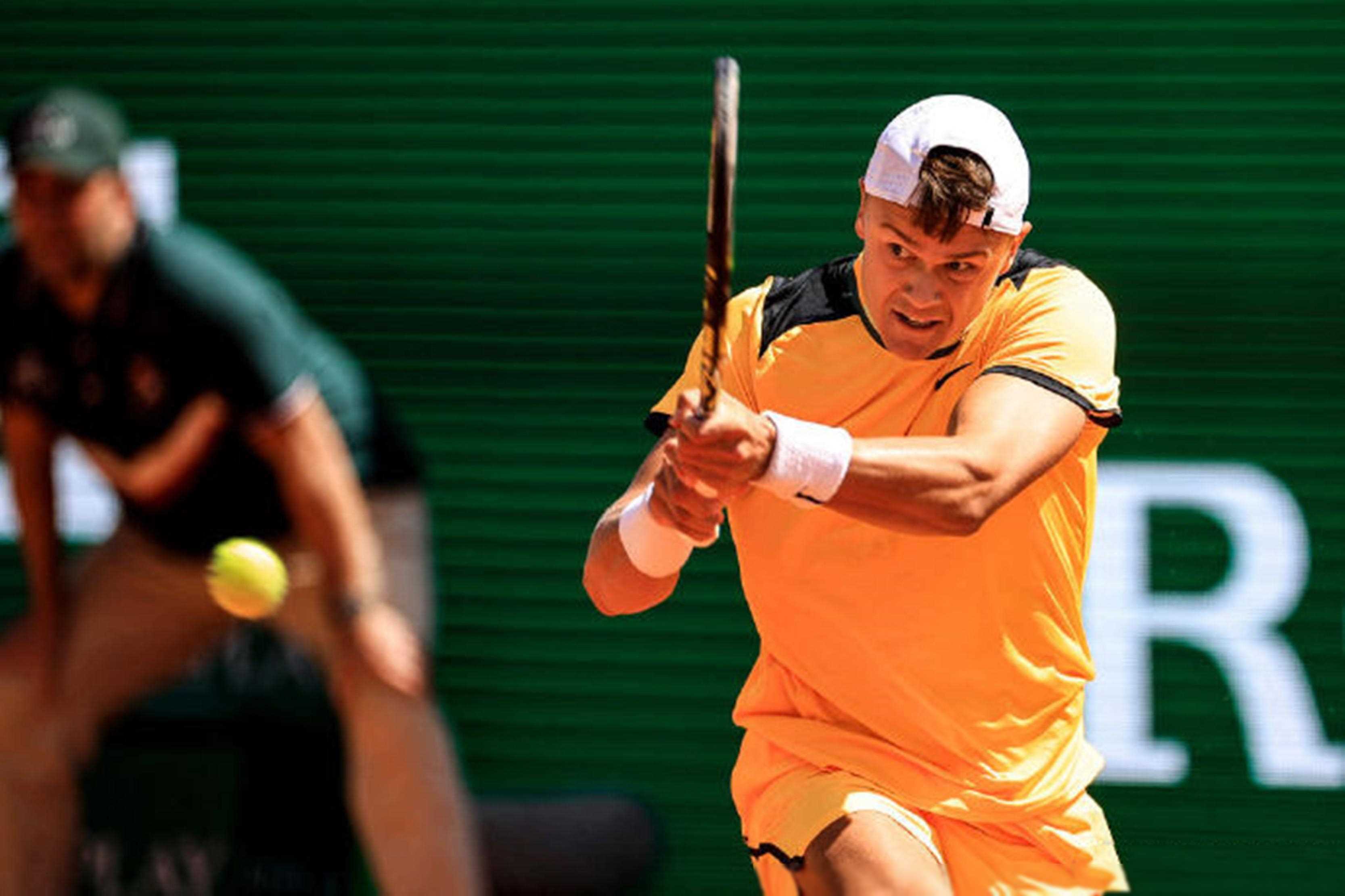 用手指向自 用手指向自